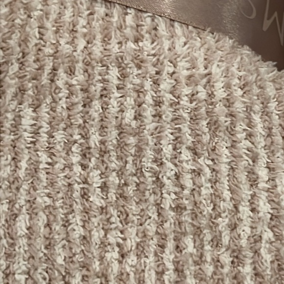 GORGEOUS Barefoot Dreams Pink (neutral) Cozy Blanket 45 x 60” - Picture 2 of 4